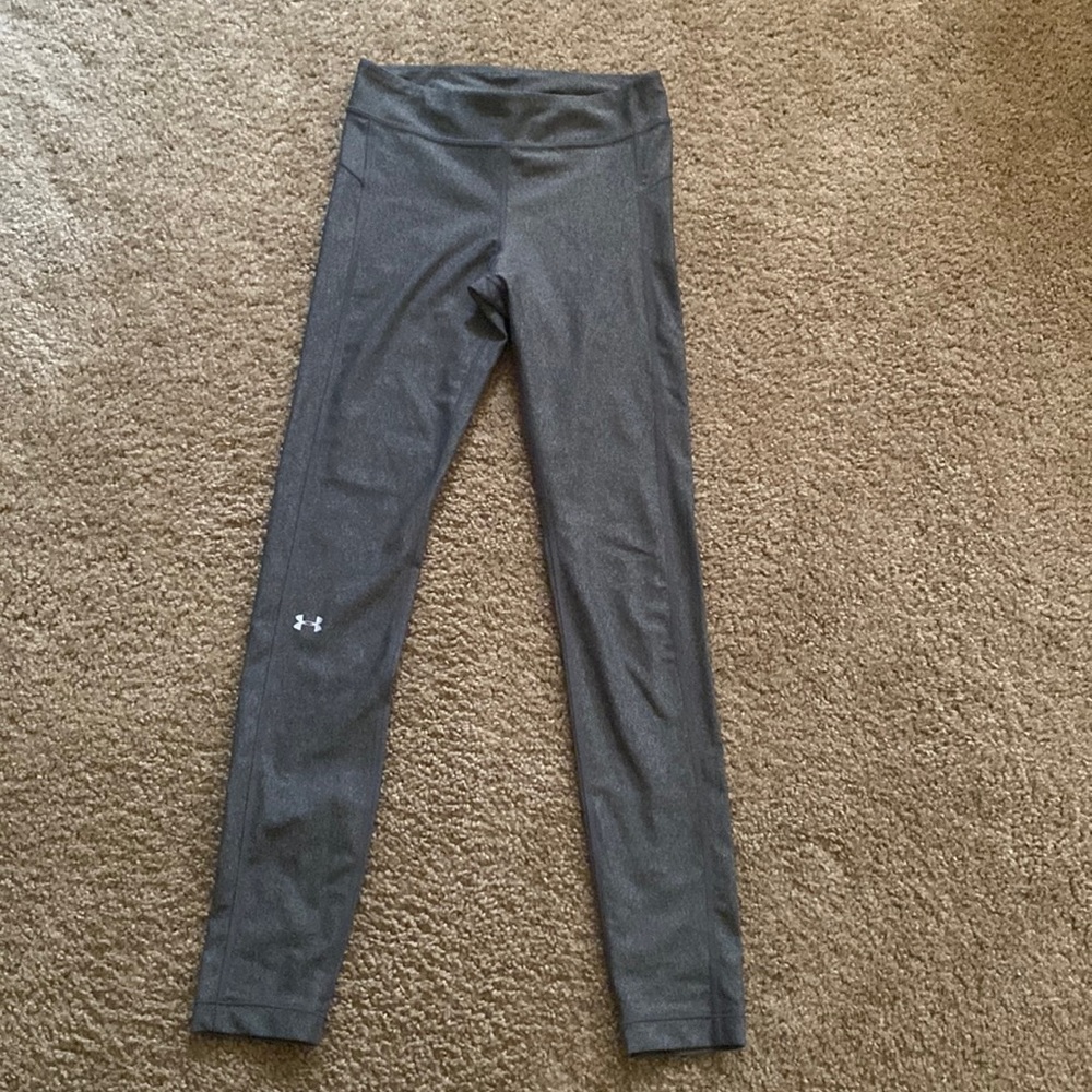 Under Armour Leggings 🤎🤍
Size || Small 
Color || Grey